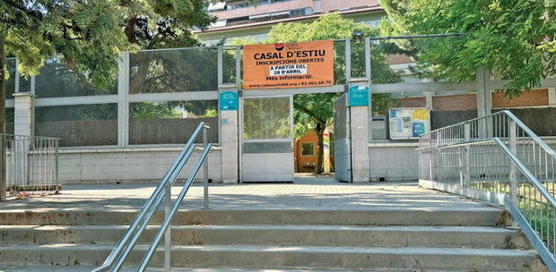 Por qué estos colegios de L'Hospitalet abren sus puertas en verano. La respuesta te dejará atónito