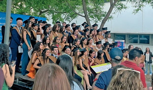 Celebració de futur: actes de graduació de l’EETAC i l’EEABB a Castelldefels.