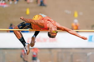 Descobreix el santboià Pol Ferrer, el jove atleta que puja en heptatló i apunta als Jocs Olímpics
