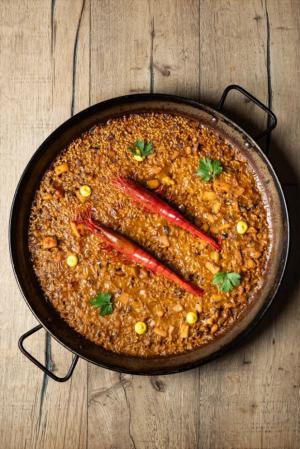El “Arroz de Castelldefels”, sabor marinero con sello mediterráneo en Casanova Beach Club, frente al mar