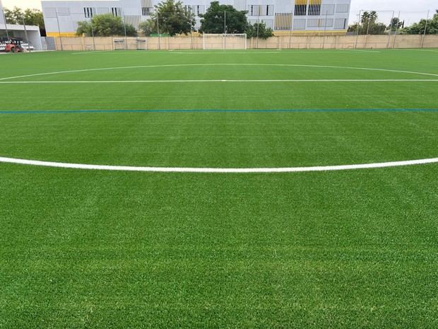 El campo de fútbol Ricard Ginebreda estrena nueva hierba artificial