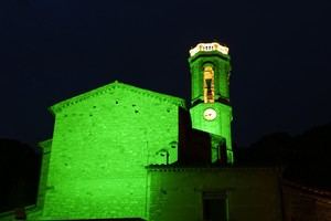 El campanario de Collbató se ilumina de verde por la salud mental