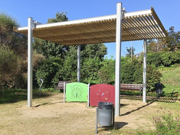 El Parc de la Vila de Esparreguera suma nuevas zonas de sombra para niños