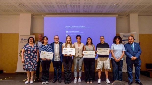 El Rotary Club El Prat entrega becas anuales a estudiantes destacados