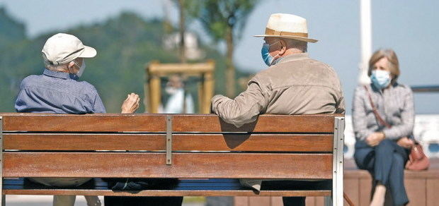 Nuevas políticas socio-sanitarias: Las personas mayores, lo primero