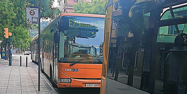 Una flota envejecida pone contra las cuerdas la red de autobuses del Baix
