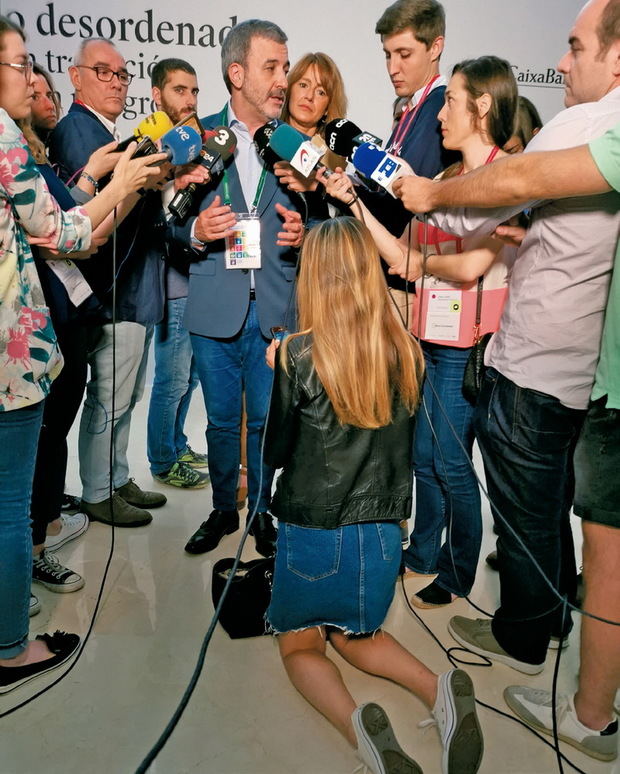 La calidad democrática queda en entredicho con una prensa postrada ante el poder.