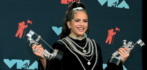 Rosalía con sus dos MTV Awards conseguidos el mes pasado.
