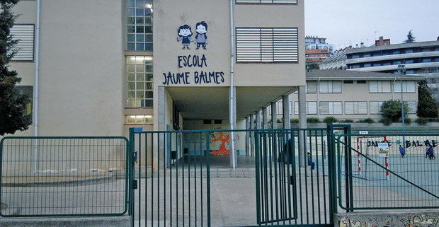 La escuela Jaume Balmes de Corbera está muy solicitada por las familias, algunas en situaciones económicas difíciles, y acoge a alumnos de la ciudad y también de municipios vecinos como la Palma de Cervelló.