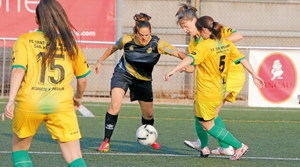 Tret de sortida d’una lliga pionera de veteranes de futbol 7 al Baix Llobregat