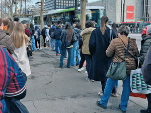 De vergüenza: Las lamentables historias de los usuarios del autobús de Olesa que siempre llegan tarde