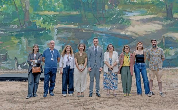 Aigües de Barcelona promou un mural artístic que connecta aigua i natura davant el SJD Pediatric Cancer Center Barcelona
