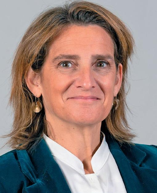 Teresa Ribera Rodríguez, impermeable