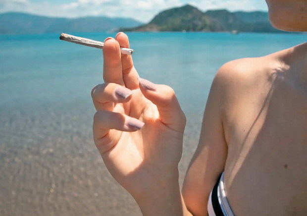 Adiós al humo: las playas del Baix Llobregat se preparan para un verano sin tabaco ¿pero será así?