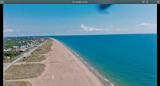 Ensayan entregas de paquetería con drones en la playa de Castelldefels