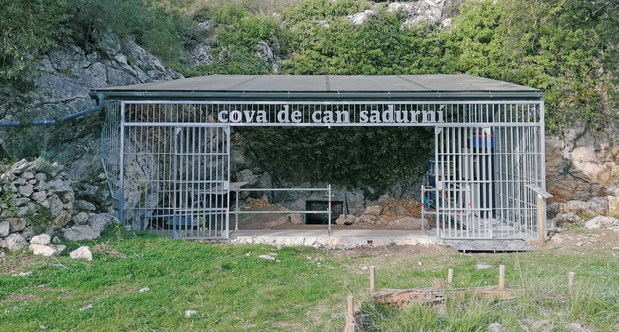El Parc Prehistòric de la cova de Can Sadurní (Begues) obre de nou les portes
