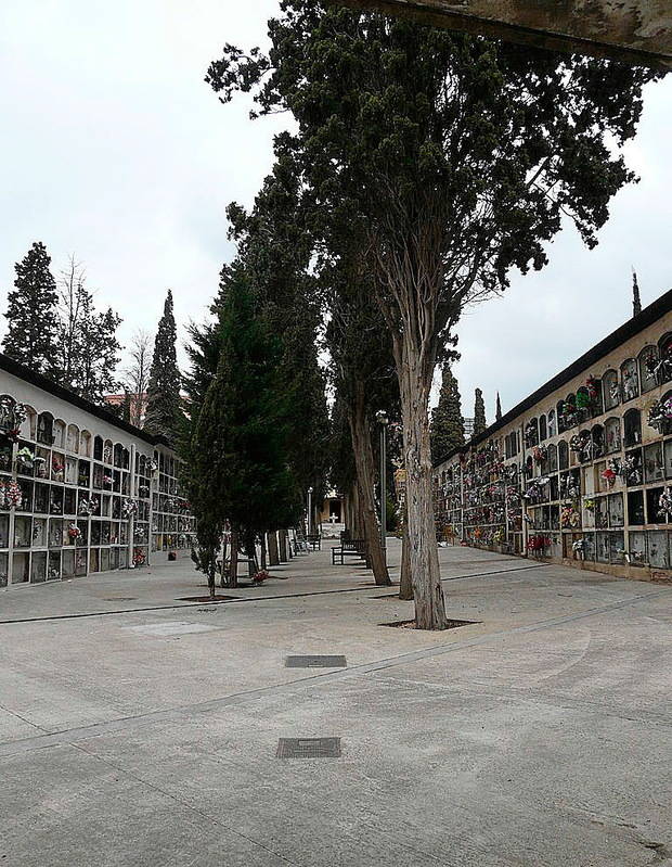 Vecinos de Sant Feliu de Llobregat demandarán a Pompas Fúnebres por la concesión de los nichos