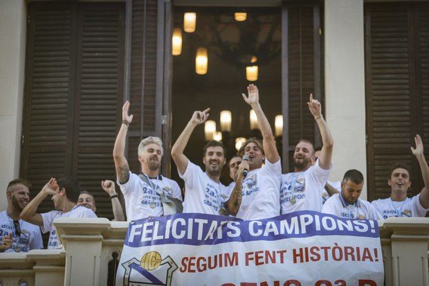 El Prat celebra el ascenso a Segunda B de su primer equipo de fútbol