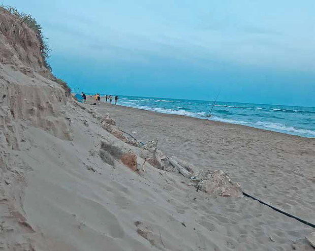 La burocracia y el cambio climático dejan las playas del Delta sin verano