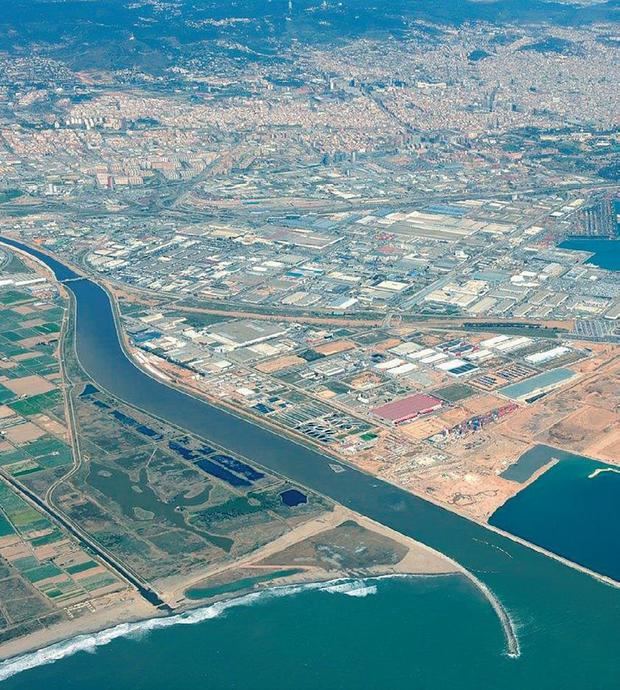 Vista aérea de la desembocadura del río.