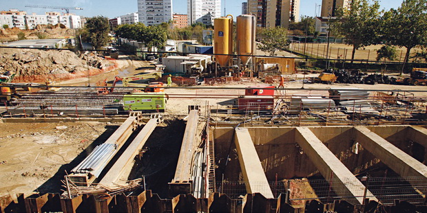 La Guardia Civil entra en las sedes de Adif en Barcelona y Madrid por un presunto desvío de 80 millones en las obras del AVE
