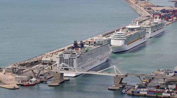 La contaminación de los cruceros de lujo ‘ahoga’ L’Hospitalet y el Baix Llobregat