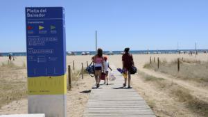 Castelldefels inicia la temporada alta de playa con nuevos servicios de accesibilidad