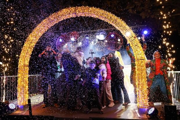 Martorell da la bienvenida a la Navidad con una espectacular iluminación navideña