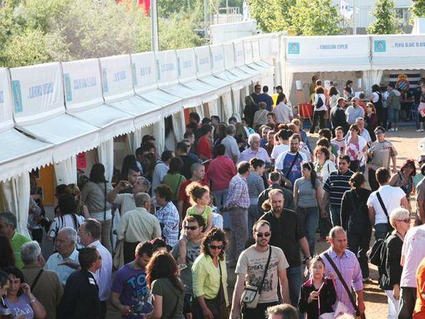 Viladecans intentará el reto de hacer un mar azul hecho por 1.500 ciudadanos en la Fiesta de Sant Isidre