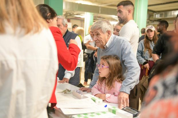 Entrega de llaves del edificio Famades de Cornellà: 40 viviendas de alquiler social