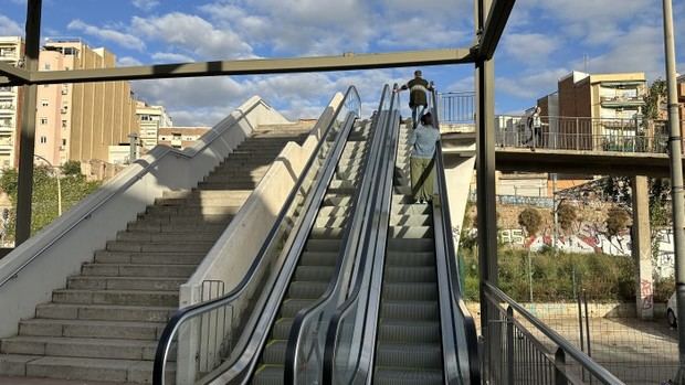 Inauguran nuevas escaleras mecánicas en el Pont d’en Jordà de L’Hospitalet