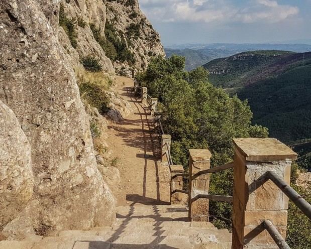 Reabierto el acceso a pie a las Coves del Salnitre en Collbató tras las reparaciones
