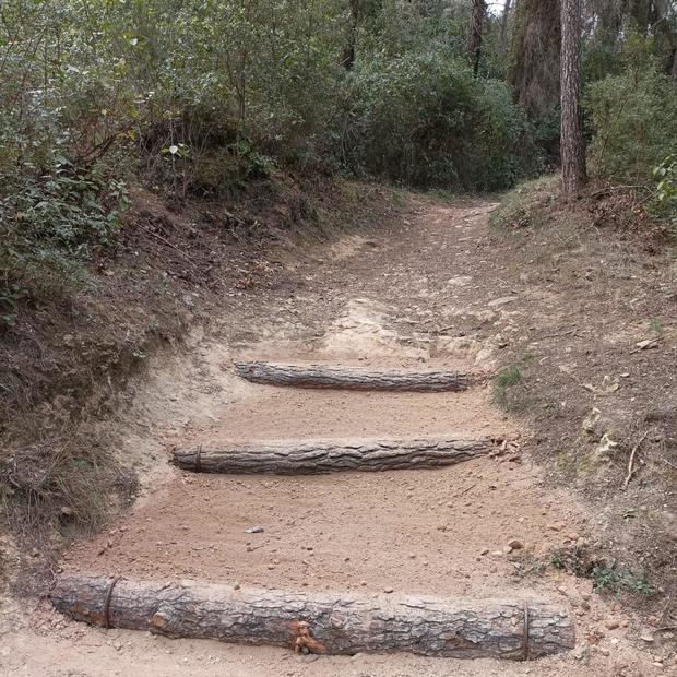 Castellví mejora el camino del bosque y las escaleras que van hacia la plaza del Roure