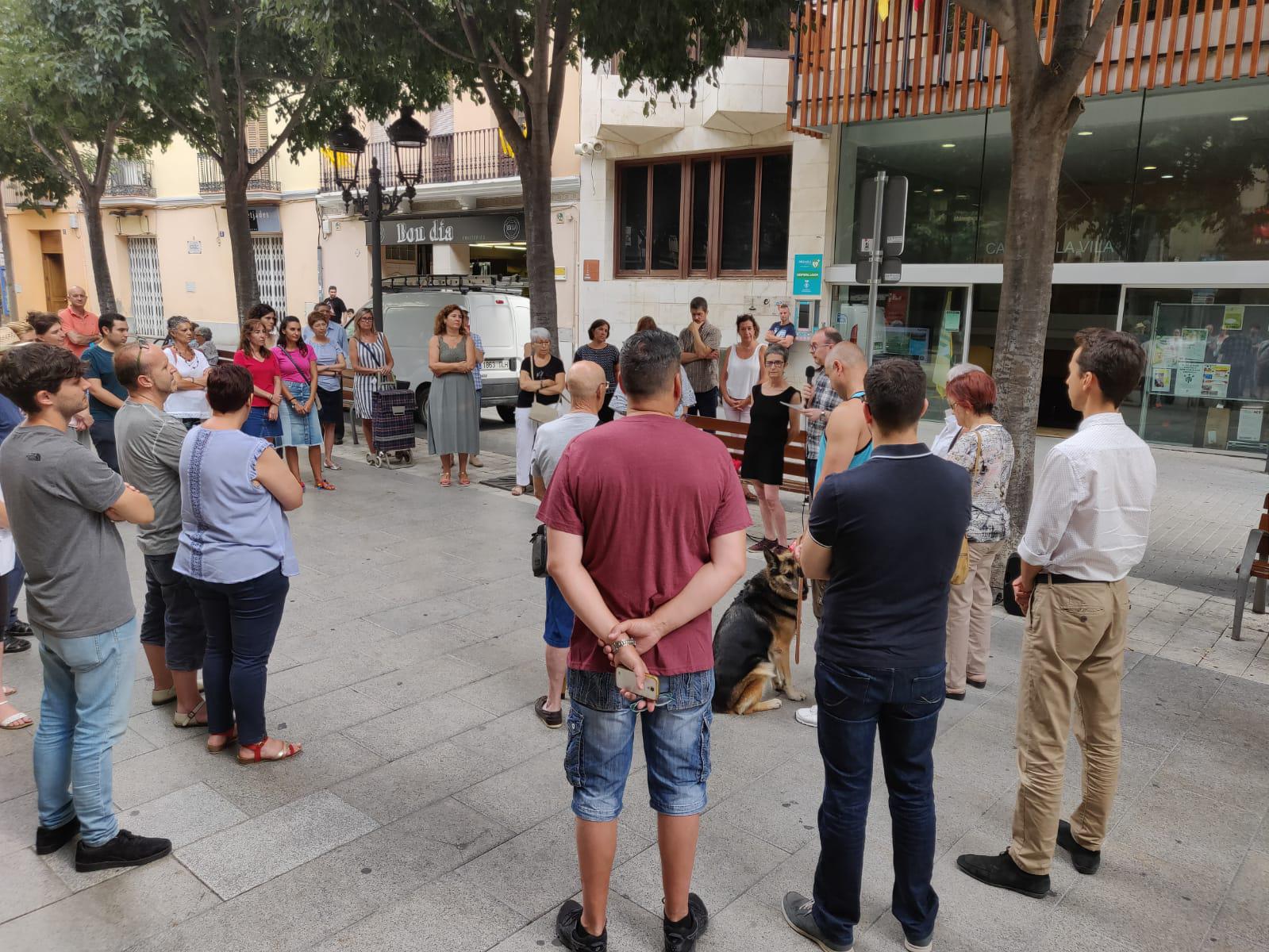 El Baix Llobregat y l'Hospitalet recuerdan a las víctimas de los atentados de Barcelona y Cambrils