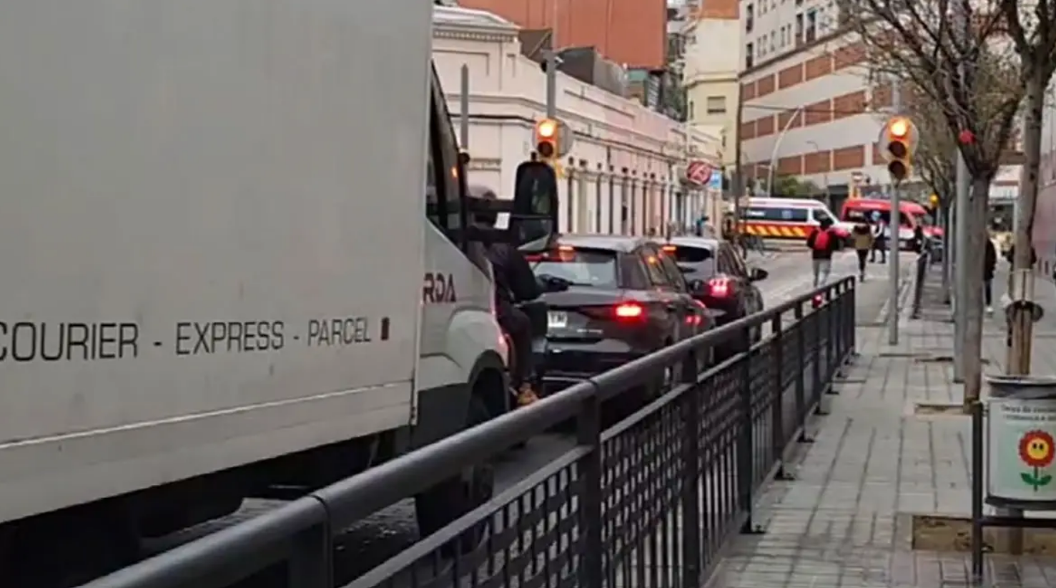 Denuncia de ERC en L'Hospitalet: La caótica obra de la calle Albareda pone en riesgo a los peatones