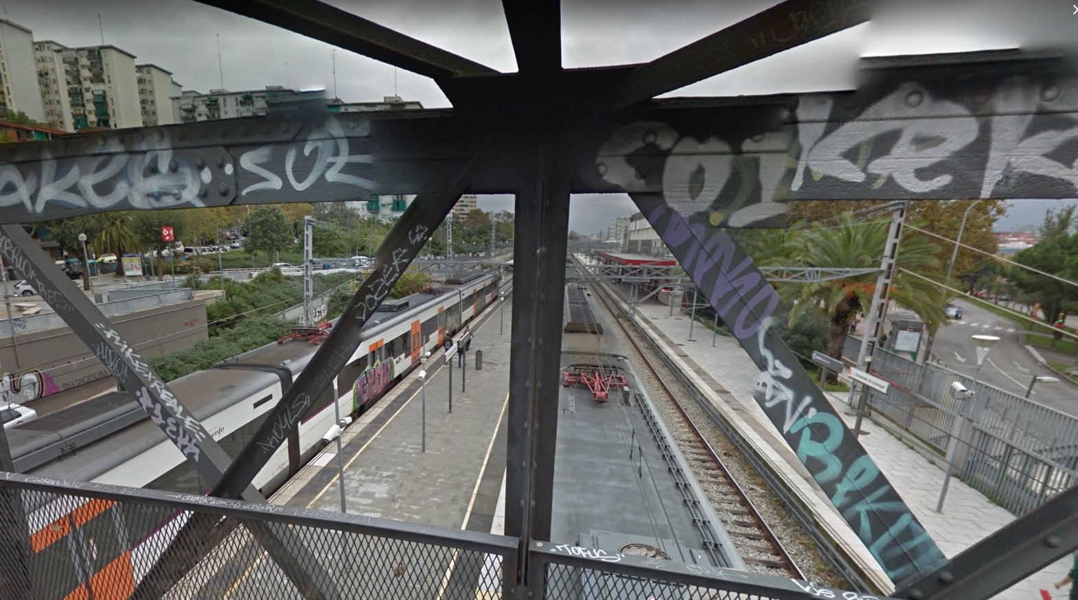Una persona muere atropellada por un tren en L'Hospitalet durante la tormenta