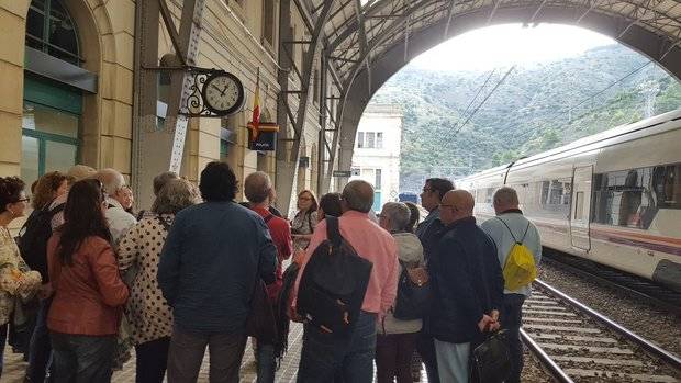 Estación de Portbou, en donde se encuentra el punto policial en el que fue retenido