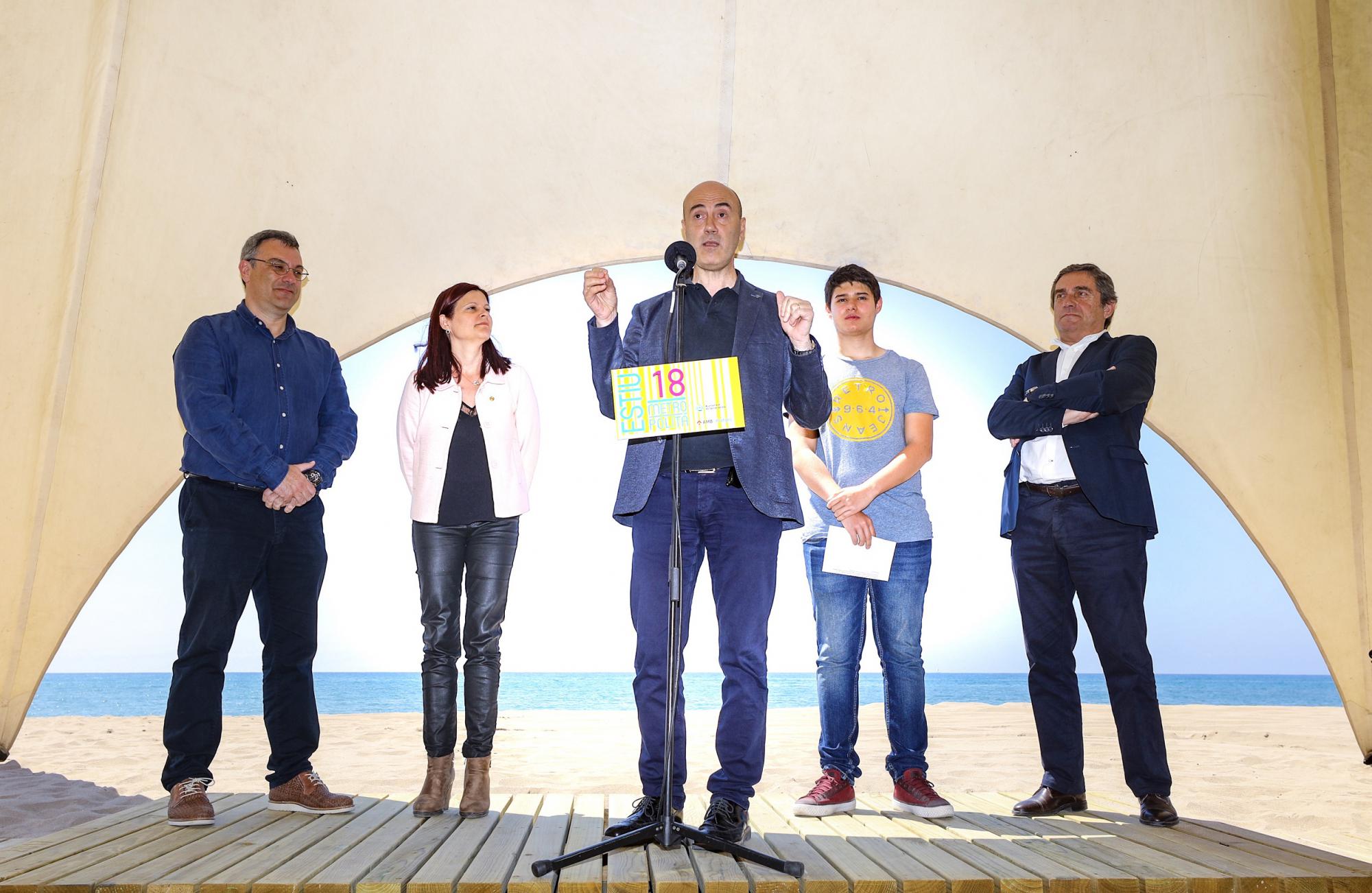 La temporada de baño en las playas metropolitanas da el pistoletazo de salida en Castelldefels
