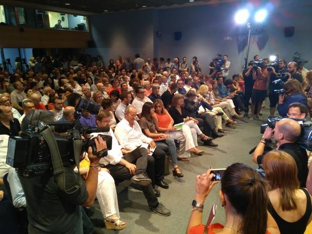 La conferencia socialista sobre la regeneración democrática generó una gran expectativa mediática