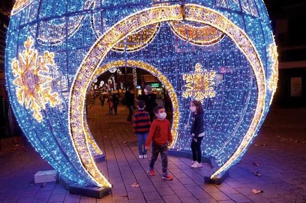 UNA IMAGEN DE LA ESPECTACULAR ILUMINACIÓN NAVIDEÑA DE ESTE AÑO EN GAVÀ