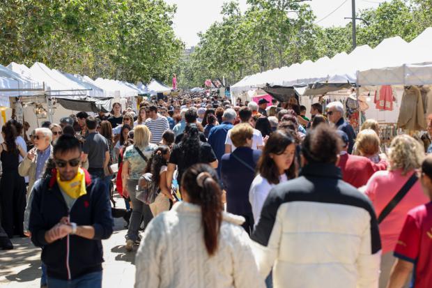 La rambla de la Marina durante las Fiestas de Primavera 2025