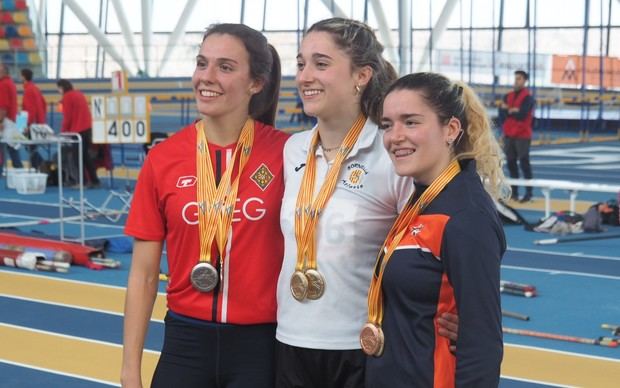 Carola Blanco, en el podio del Campeonato de Cataluña absoluto de pruebas combinadas celebrado en Sabadell