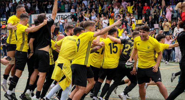 'La Coope' asciende a la Liga Élite tras una emocionante victoria contra el Futbol Club Santboià