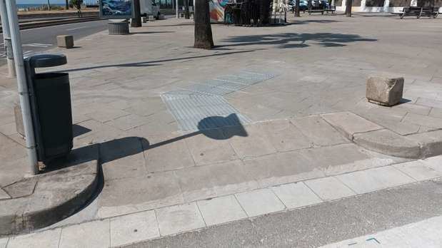 Castelldefels finaliza mejoras de aceras y accesibilidad en el litoral