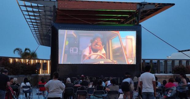 Vuelve el cine de verano a Finestrelles: películas bajo las estrellas todos los sábados