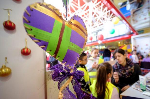 Diversión asegurada. La Fira Infantil de Nadal atrae a visitantes de todo el Baix Llobregat