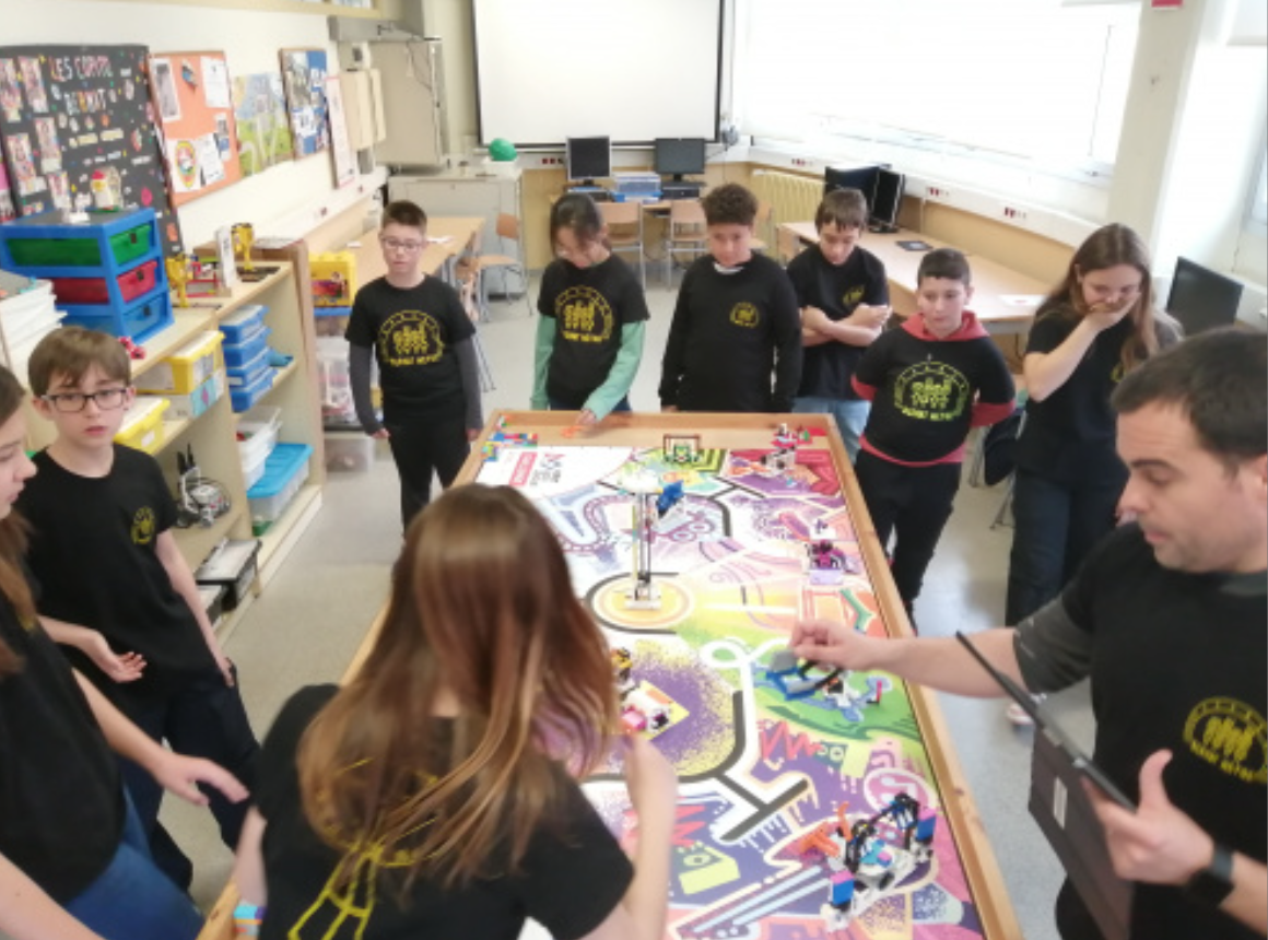 Los alumnos de 6º de la Escola Bernat Metge arrasan en una competición de robótica