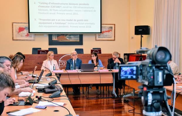 Josep Sánchez Llibre -en el centro-, presidente de Foment del Treball, durante la presentación del nuevo modelo de infraestructuras propuesto.