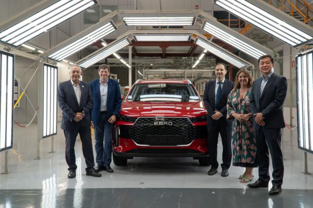 Pere Navarro chequea el avance de la reindustrialización de la antigua planta de Nissan, rebautizada como EBRO FACTORY
