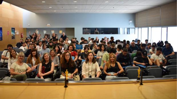 Jóvenes que se han graduado